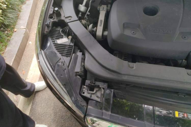 Used Volvo XC60 2019 T5 4x4 Smart Edition China V Standard Engine Bay Right