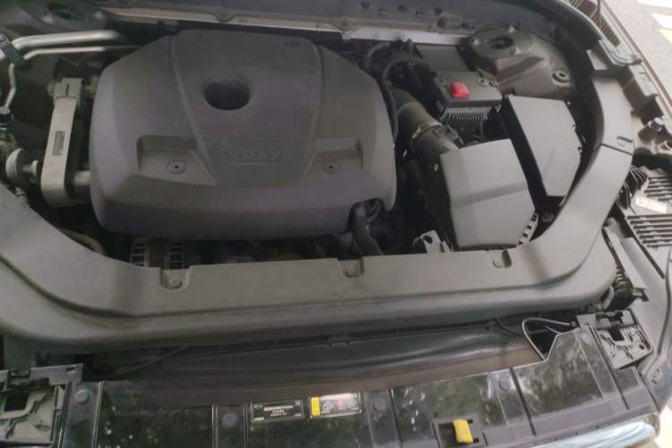 Used Volvo XC60 2019 T5 4x4 Smart Edition China V Standard Engine Bay