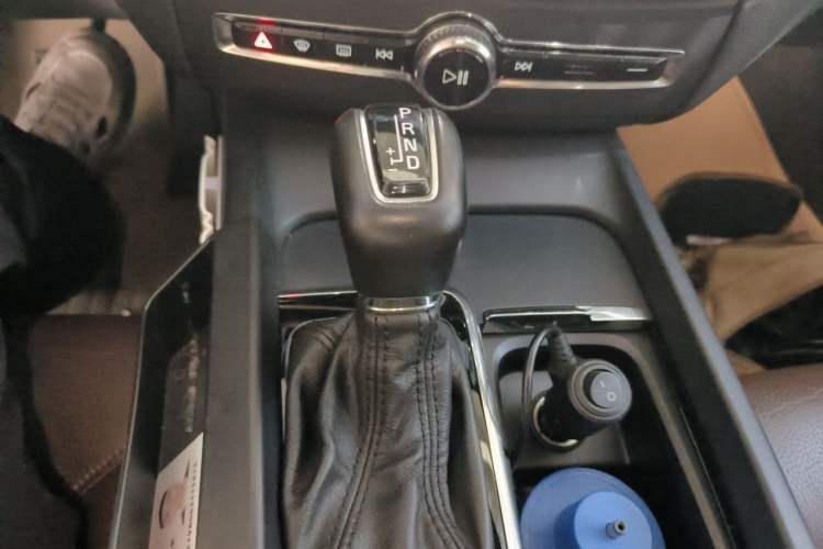 Used Volvo XC60 2019 T5 4x4 Smart Edition China VI Standard Gear Lever