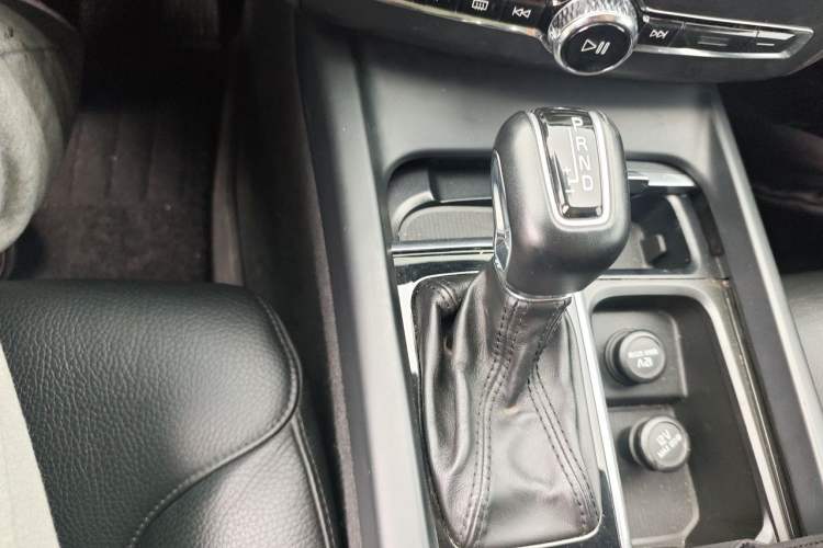 Used Volvo XC60 2019 T5 4x4 Smart Edition China V Standard Gear Lever