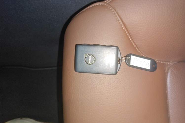 Used Volvo XC60 2019 T5 4x4 Smart Edition China VI Standard Interior 1