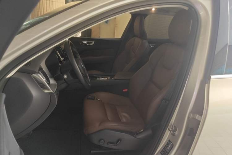 Used Volvo XC60 2019 T5 4x4 Smart Edition China VI Standard Left Front Seat