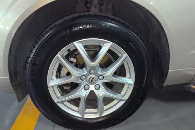 Used Volvo XC60 2019 T5 4x4 Smart Edition China V Standard Left Front Wheel Hub