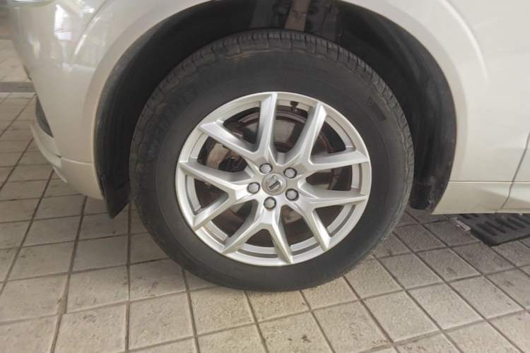 Used Volvo XC60 2019 T5 4x4 Smart Edition China VI Standard Left Front Wheel Hub