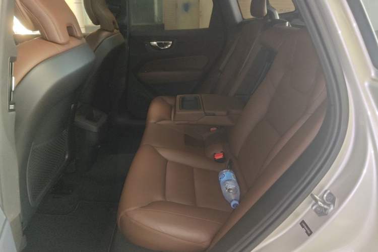 Used Volvo XC60 2019 T5 4x4 Smart Edition China VI Standard Left Rear Seat