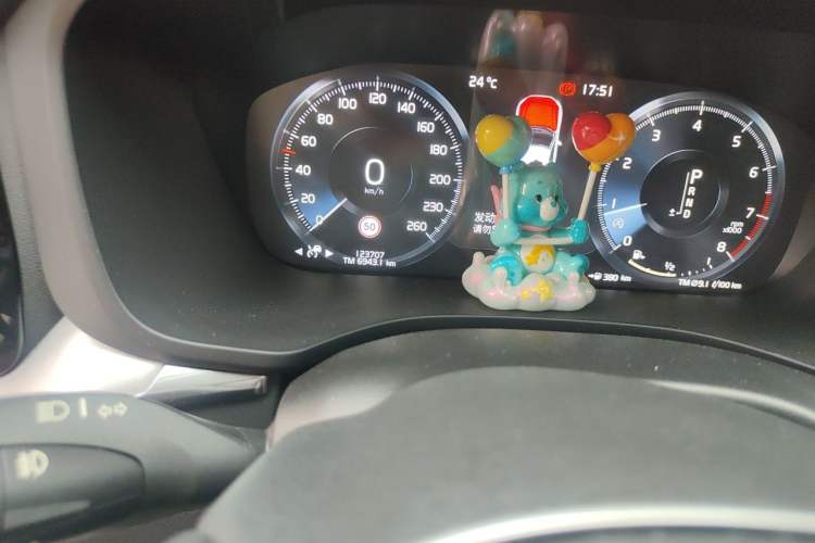 Used Volvo XC60 2019 T5 4x4 Smart Edition China V Standard Odometer Close Up