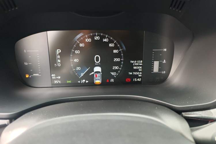 Used Volvo XC60 2019 T5 4x4 Smart Edition China V Standard Odometer Close Up