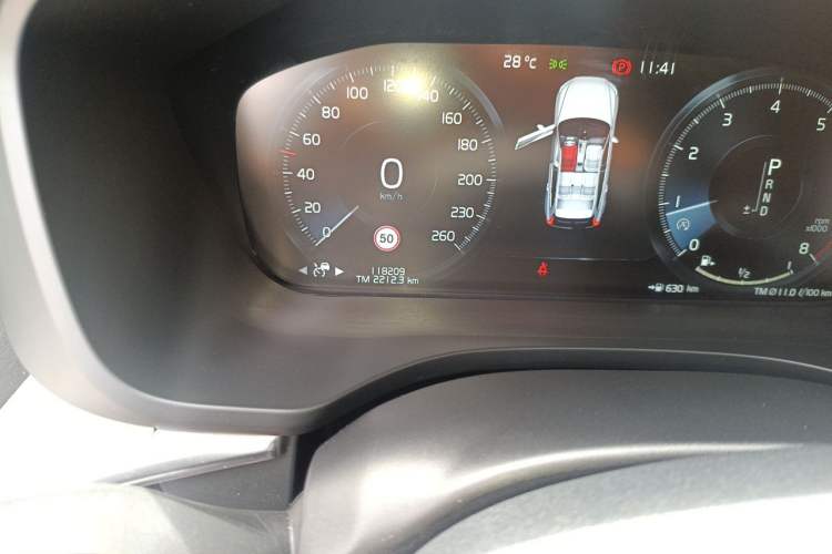 Used Volvo XC60 2019 T5 4x4 Zhiya Luxury Edition China V Standard Odometer Close Up
