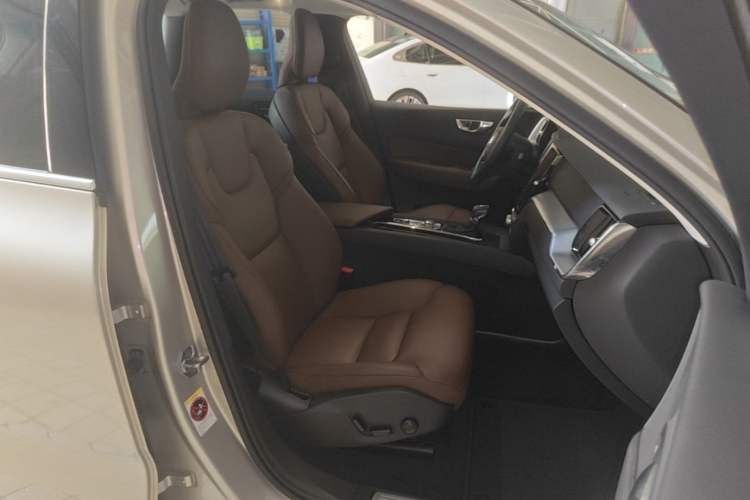 Used Volvo XC60 2019 T5 4x4 Smart Edition China VI Standard Right Front Seat