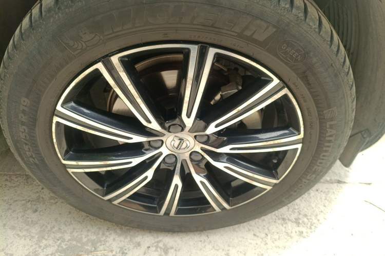 Used Volvo XC60 2019 T5 4x4 Zhiya Luxury Edition China V Standard Right Front Wheel Hub