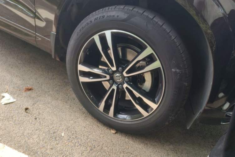 Used Volvo XC60 2019 T5 4x4 Smart Edition China V Standard Right Front Wheel Hub