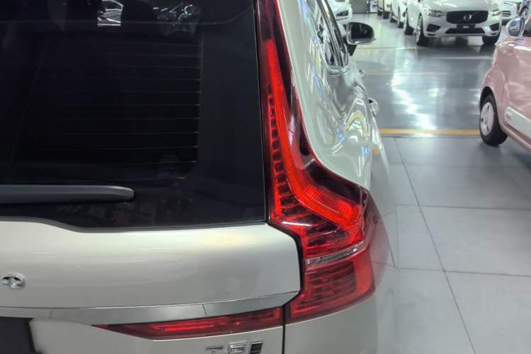 Used Volvo XC60 2019 T5 4x4 Smart Edition China V Standard Right Rear Taillight