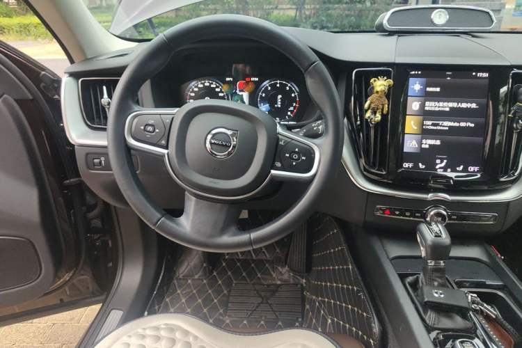 Used Volvo XC60 2019 T5 4x4 Smart Edition China V Standard Steering Wheel