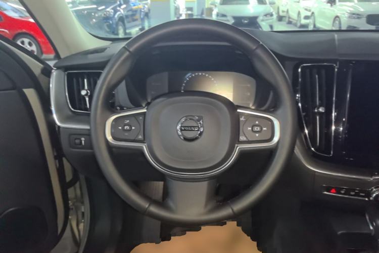 Used Volvo XC60 2019 T5 4x4 Smart Edition China V Standard Steering Wheel