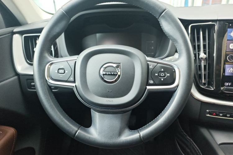 Used Volvo XC60 2019 T5 4x4 Smart Edition China V Standard Steering Wheel