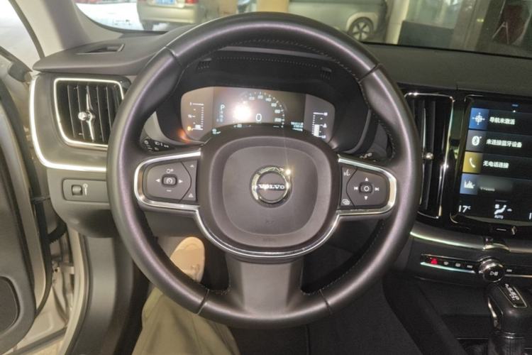 Used Volvo XC60 2019 T5 4x4 Smart Edition China VI Standard Steering Wheel