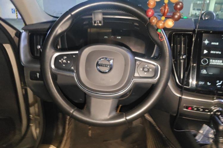 Used Volvo XC60 2019 T5 4x4 Smart Edition China V Standard Steering Wheel