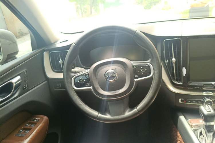 Used Volvo XC60 2019 T5 4x4 Zhiya Luxury Edition China V Standard Steering Wheel