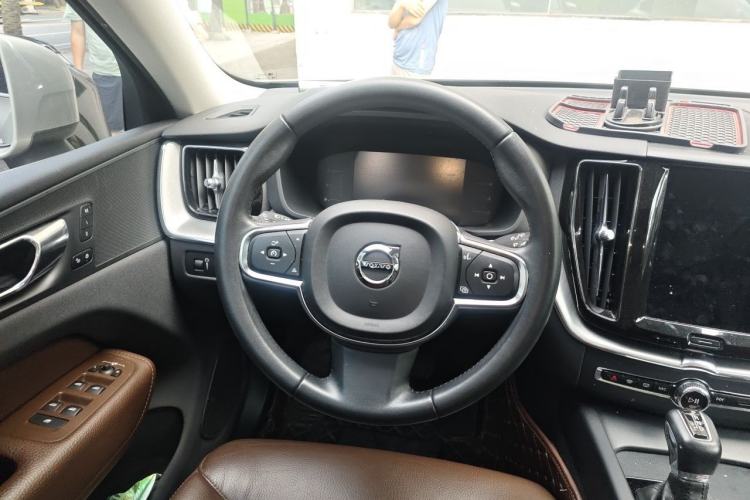 Used Volvo XC60 2019 T5 4x4 Smart Edition China V Standard Steering Wheel