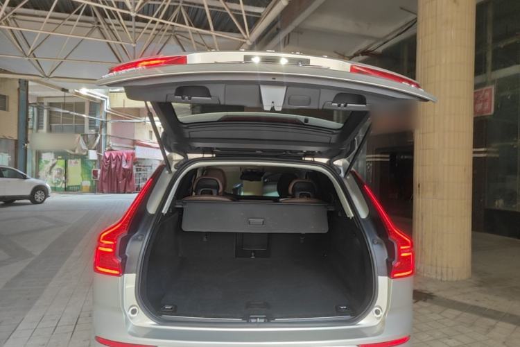 Used Volvo XC60 2019 T5 4x4 Smart Edition China VI Standard Trunk