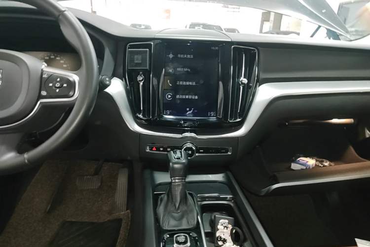Used Volvo XC60 2019 T5 4x4 Smart Edition China VI Standard Audio And AC Panel