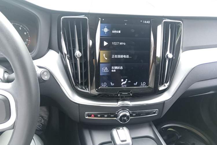 Used Volvo XC60 2019 T5 4x4 Smart Edition China V Standard Audio And AC Panel