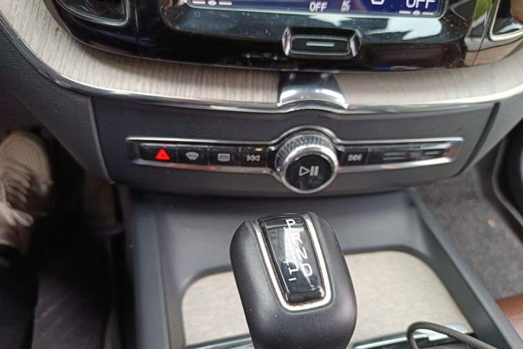 Used Volvo XC60 2019 T5 4x4 Zhiya Luxury Edition China V Standard Audio And AC Panel