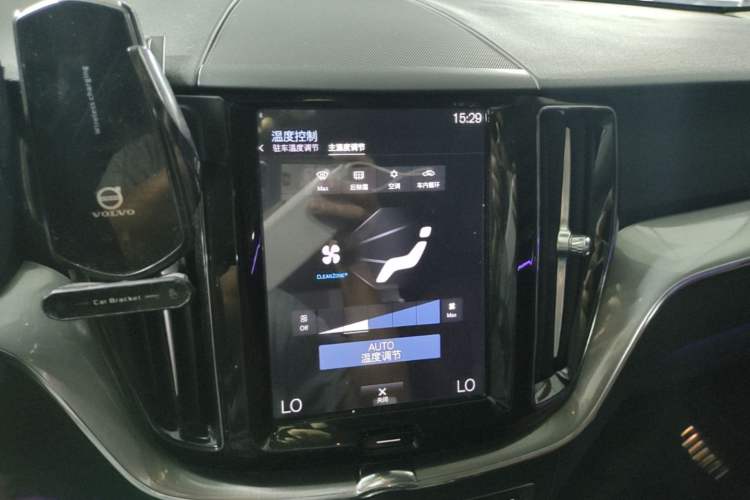 Used Volvo XC60 2019 T5 4x4 Smart Edition China VI Standard Audio And AC Panel