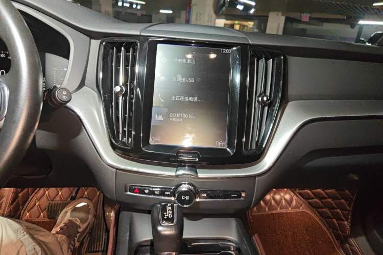 Used Volvo XC60 2019 T5 4x4 Smart Edition China V Standard Audio And AC Panel