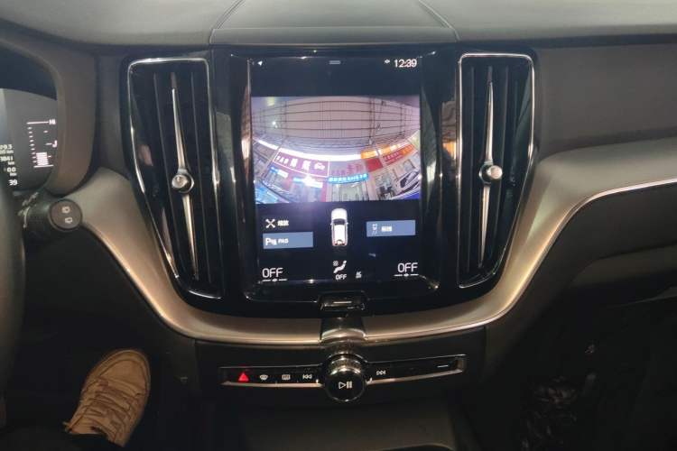 Used Volvo XC60 2019 T5 4x4 Smart Edition China VI Standard Audio And AC Panel