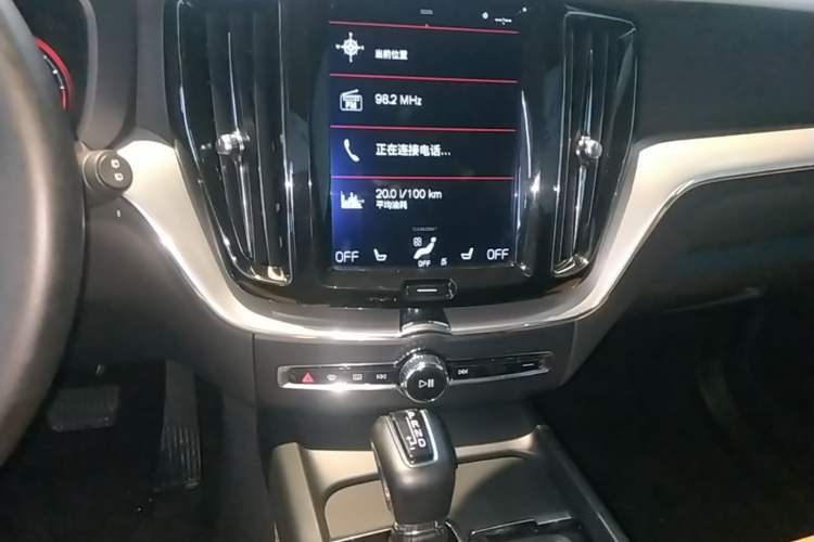 Used Volvo XC60 2019 T5 4x4 Smart Edition China V Standard Audio And AC Panel