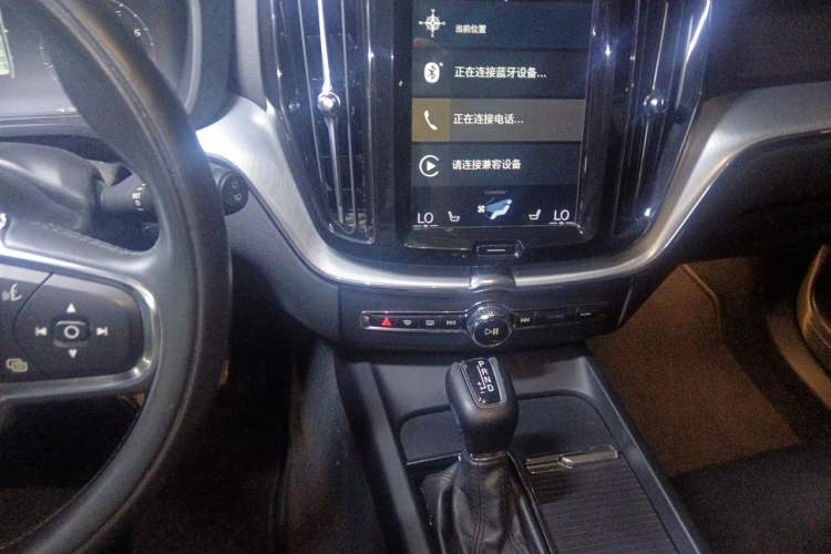 Used Volvo XC60 2019 T5 4x4 Smart Edition China V Standard Audio And AC Panel