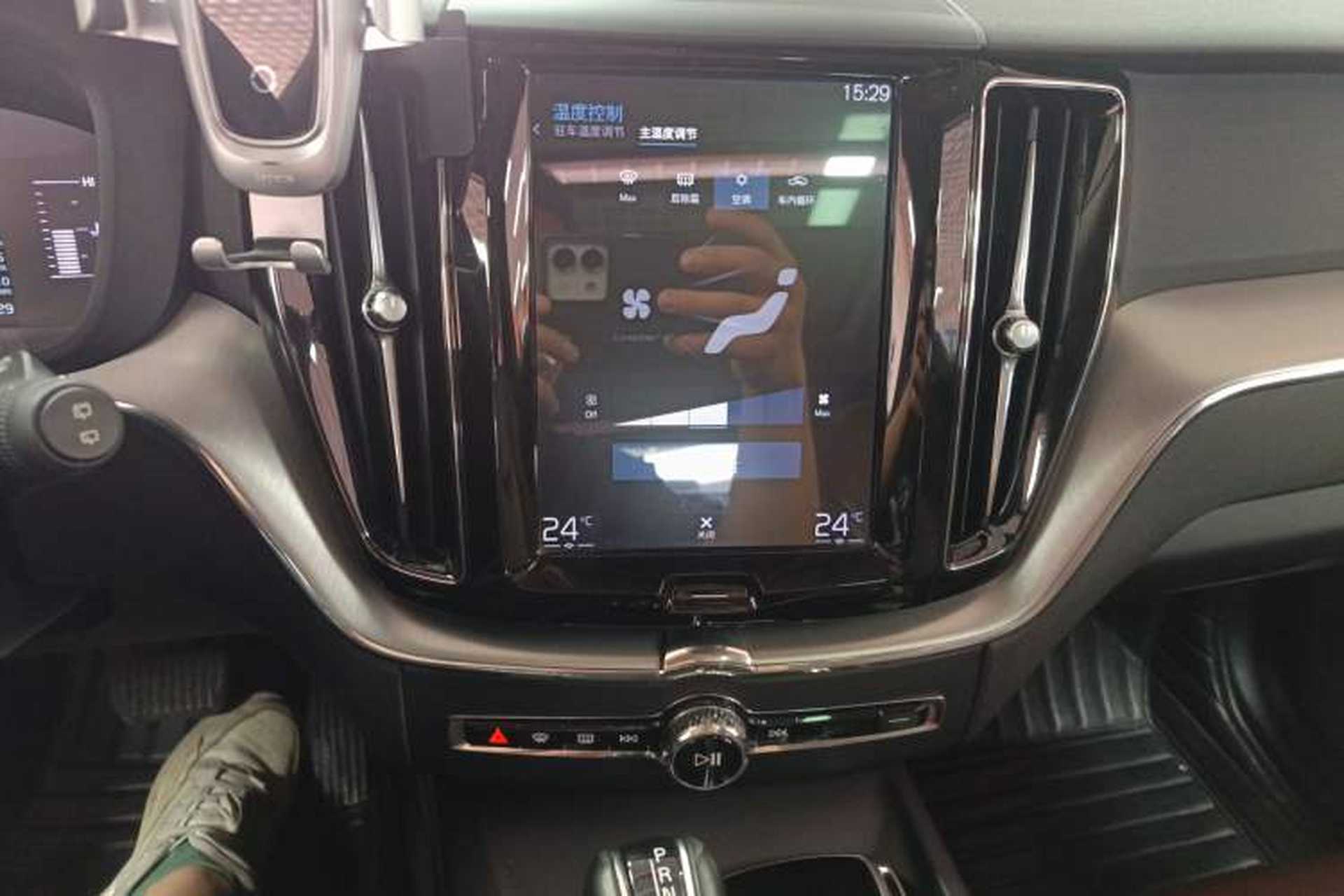 Used Volvo XC60 2019 T5 4x4 Smart Edition China VI Standard Audio And AC Panel