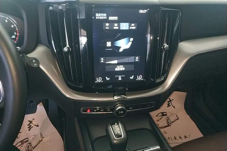 Used Volvo XC60 2019 T5 4x4 Zhiyuan Edition China VI Standard Audio And AC Panel