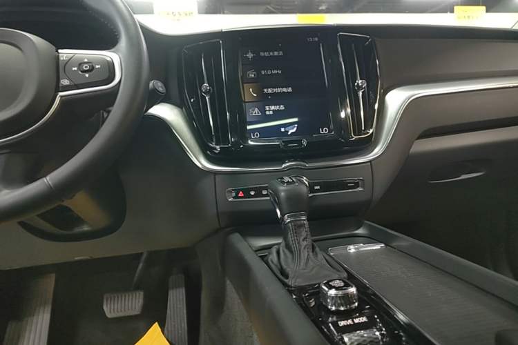 Used Volvo XC60 2019 T4 Zhiyi Edition China V Standard Audio And AC Panel