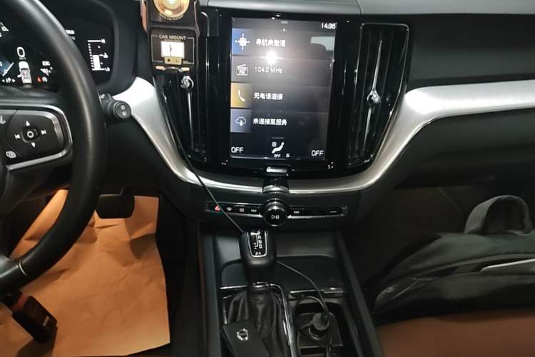 Used Volvo XC60 2019 T5 4x4 Smart Edition China VI Standard Audio And AC Panel