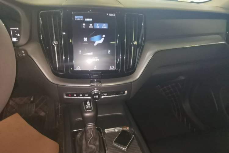 Used Volvo XC60 2019 T5 4x4 Smart Edition China V Standard Audio And AC Panel