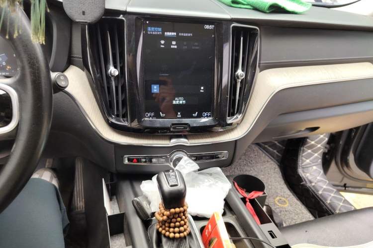 Used Volvo XC60 2019 T5 4x4 Zhiya Luxury Edition China V Standard Audio And AC Panel