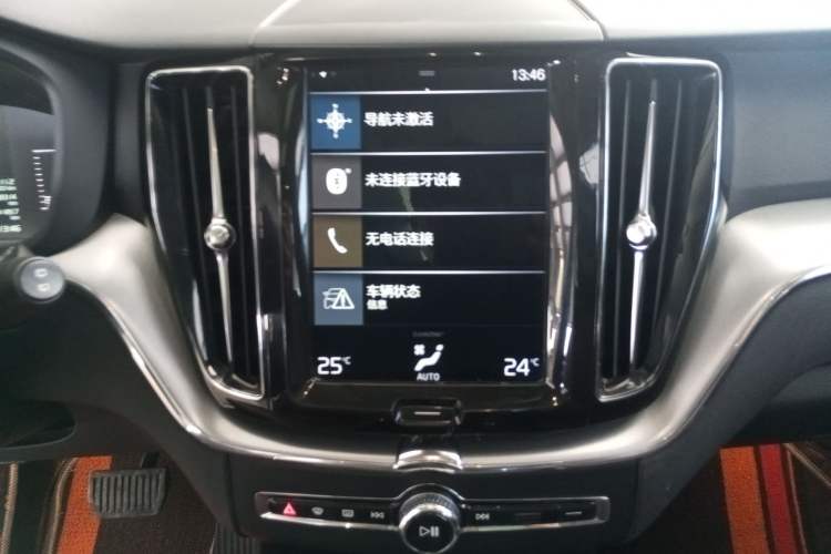 Used Volvo XC60 2019 T5 4x4 Smart Edition China VI Standard Audio And AC Panel