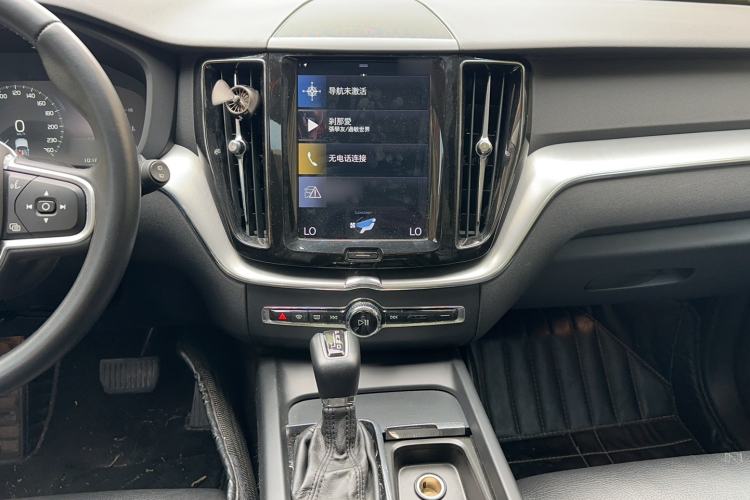 Used Volvo XC60 2019 T5 4x4 Smart Edition China V Standard Audio And AC Panel