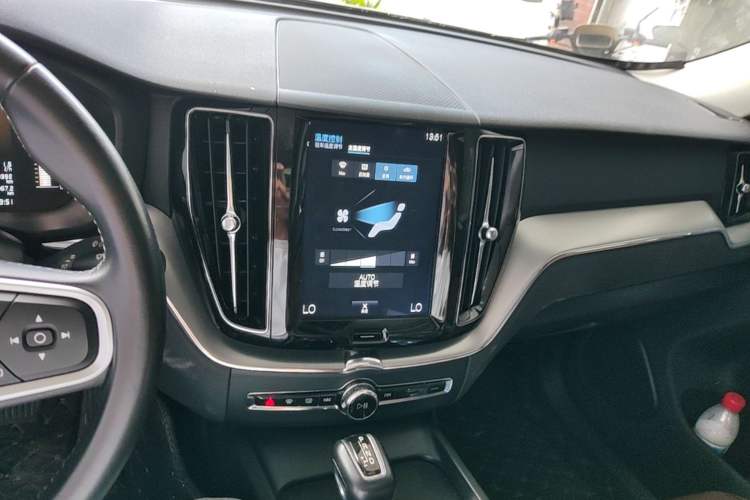 Used Volvo XC60 2019 T5 4x4 Smart Edition China V Standard Audio And AC Panel