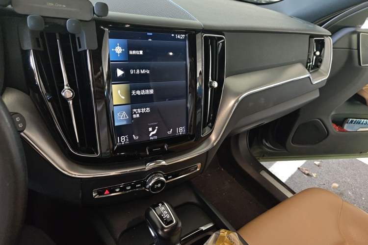 Used Volvo XC60 2019 T5 4x4 Smart Edition China V Standard Audio And AC Panel