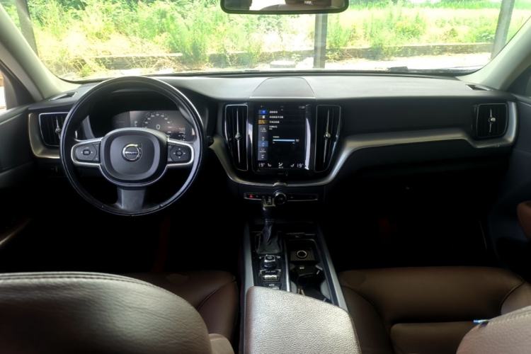 Used Volvo XC60 2019 T5 4x4 Smart Edition China VI Standard Center Console