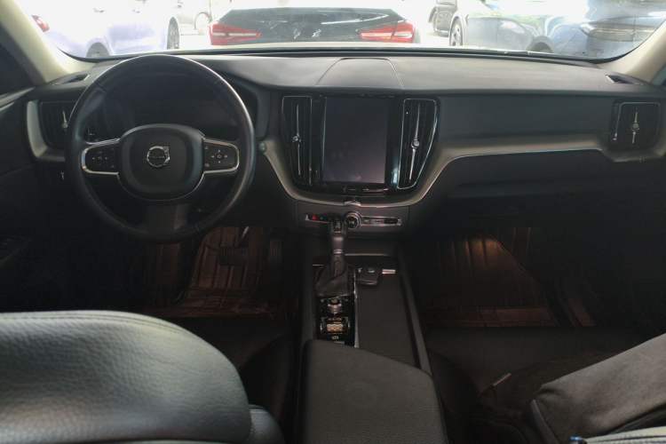 Used Volvo XC60 2019 T5 4x4 Smart Edition China VI Standard Center Console