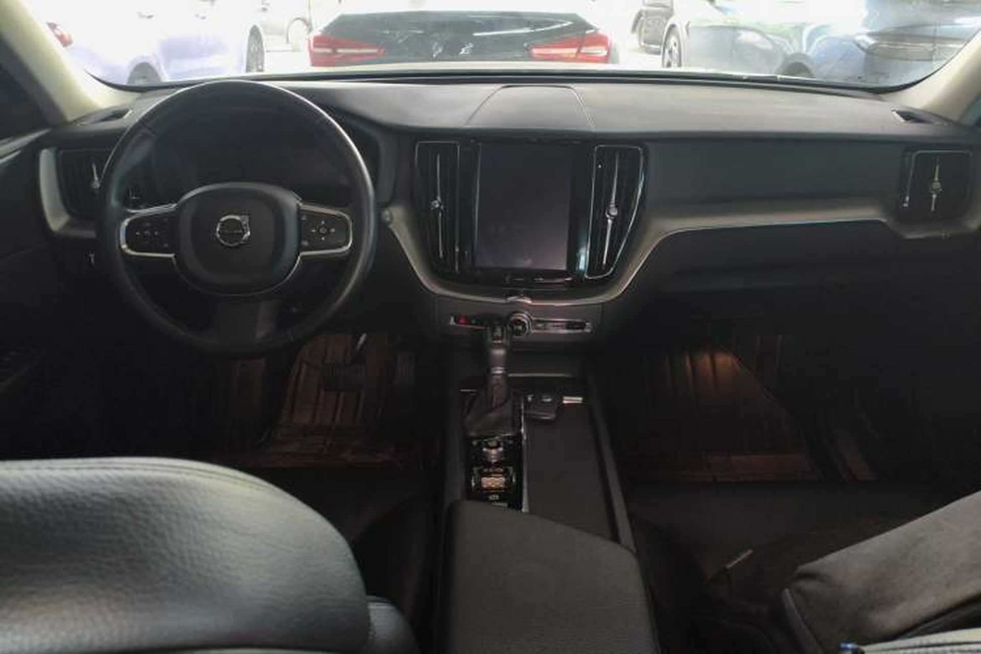Used Volvo XC60 2019 T5 4x4 Smart Edition China VI Standard Center Console