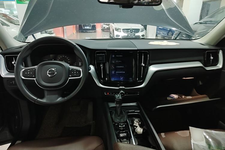 Used Volvo XC60 2019 T5 4x4 Smart Edition China VI Standard Center Console