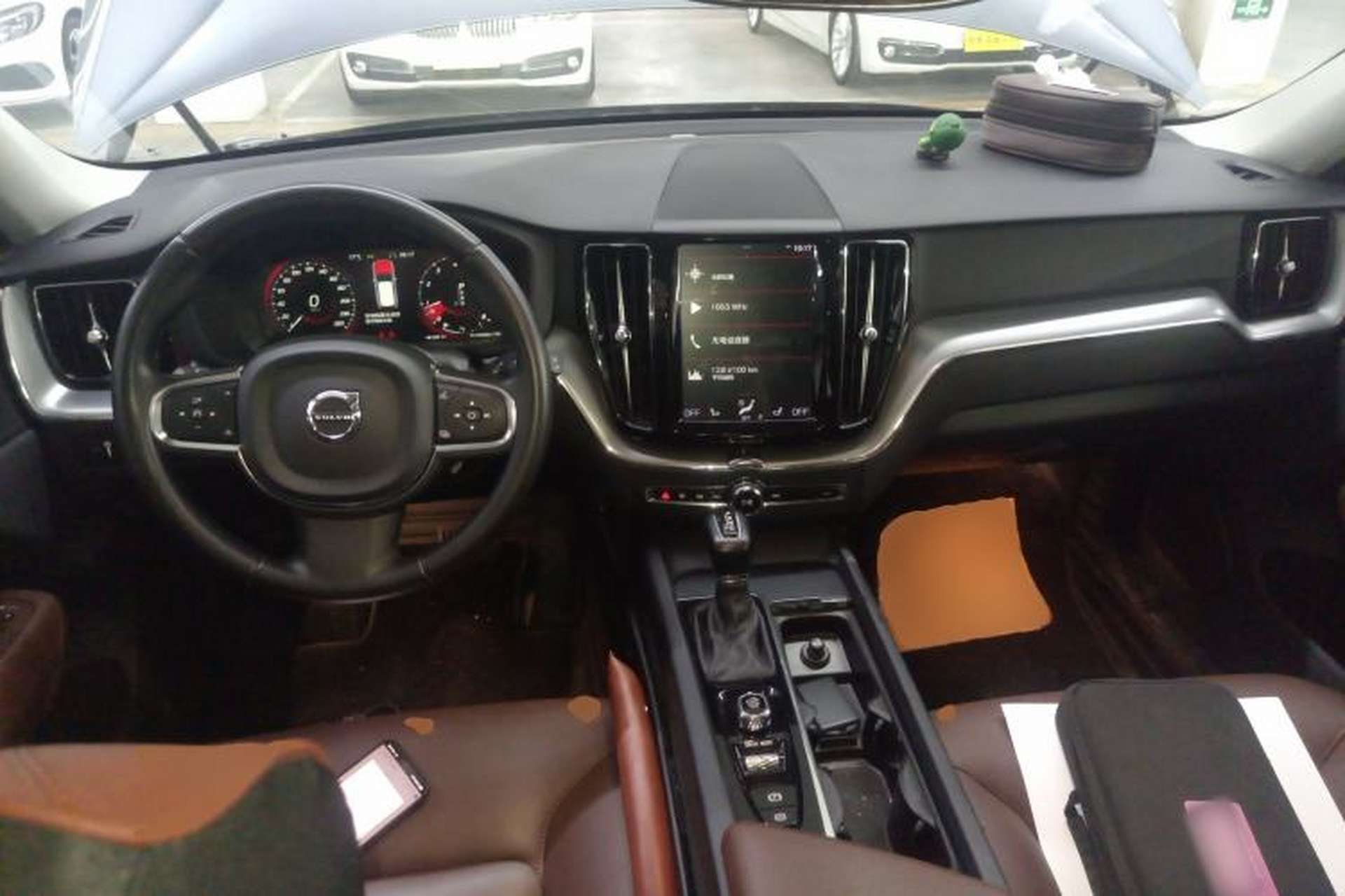 Used Volvo XC60 2019 T5 4x4 Zhiyuan Edition China VI Standard Center Console