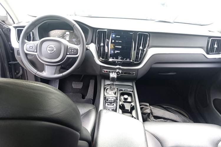 Used Volvo XC60 2019 T5 4x4 Smart Edition China V Standard Center Console