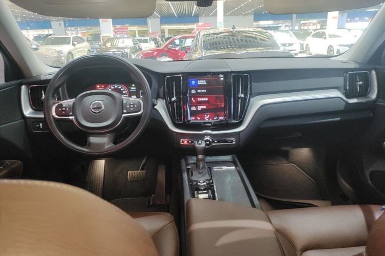 Used Volvo XC60 2019 T5 4x4 Smart Edition China VI Standard Center Console