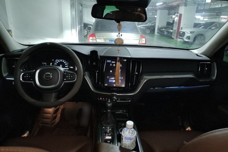 Used Volvo XC60 2019 T5 4x4 Smart Edition China VI Standard Center Console